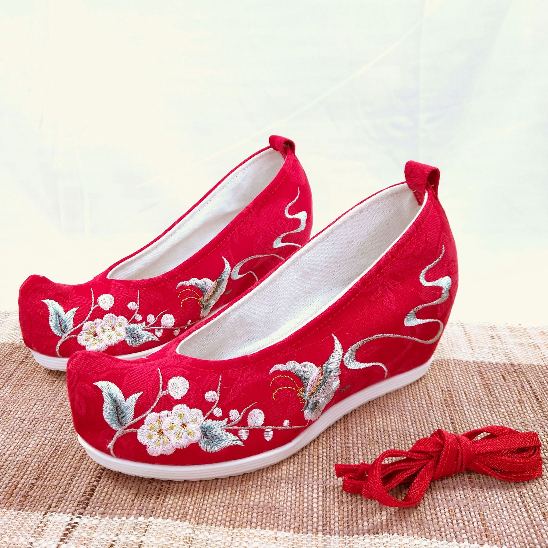 春季新款高跟汉服鞋古风绣花鞋老北京布鞋女民族风古装汉服鞋明制