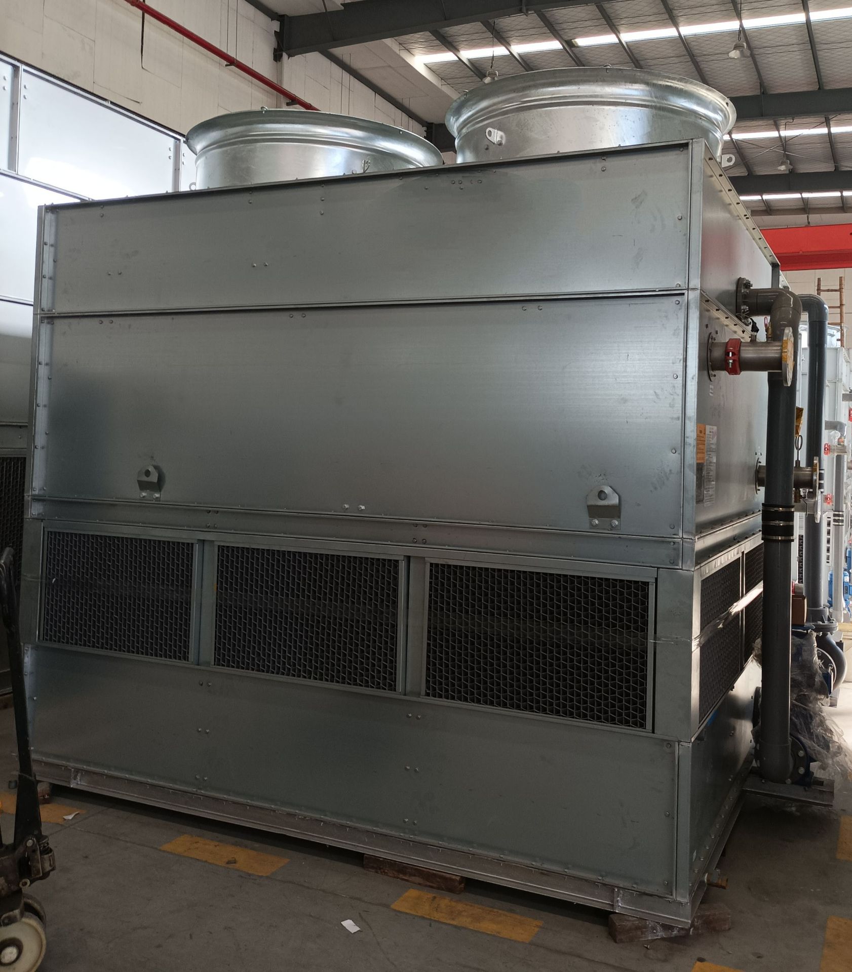 闭式冷却塔低噪音方形工业闭式冷却塔蒸发冷不锈钢全封闭冷水塔