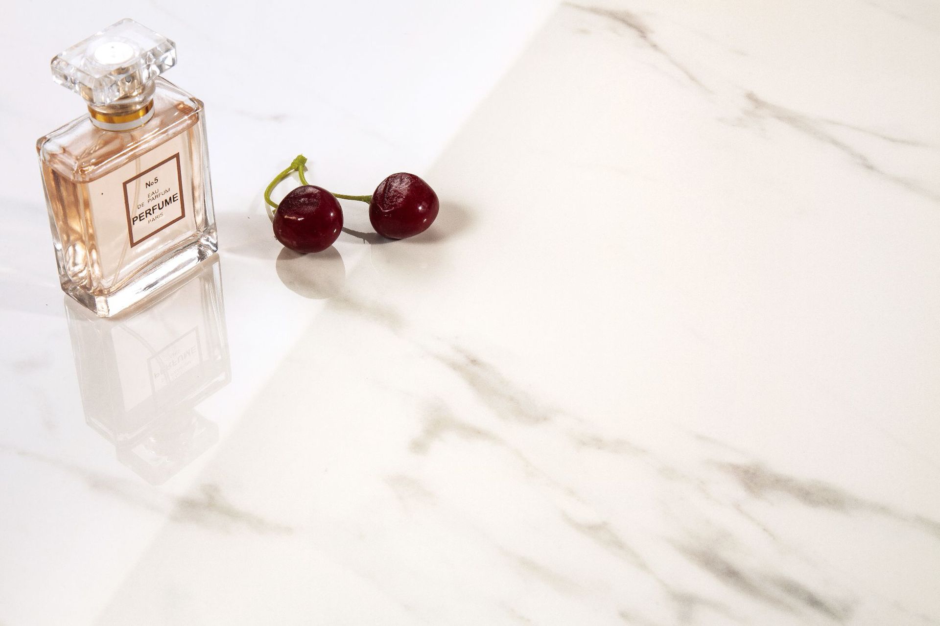 宏宇陶瓷客厅仿大理石地砖800x800瓷砖地面砖玻化砖地板砖 鱼肚白