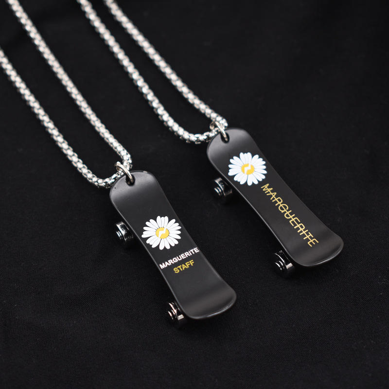 gd权志龙同款小雏菊项链男女嘻哈滑板车带轮吊坠百搭个性情侣挂件