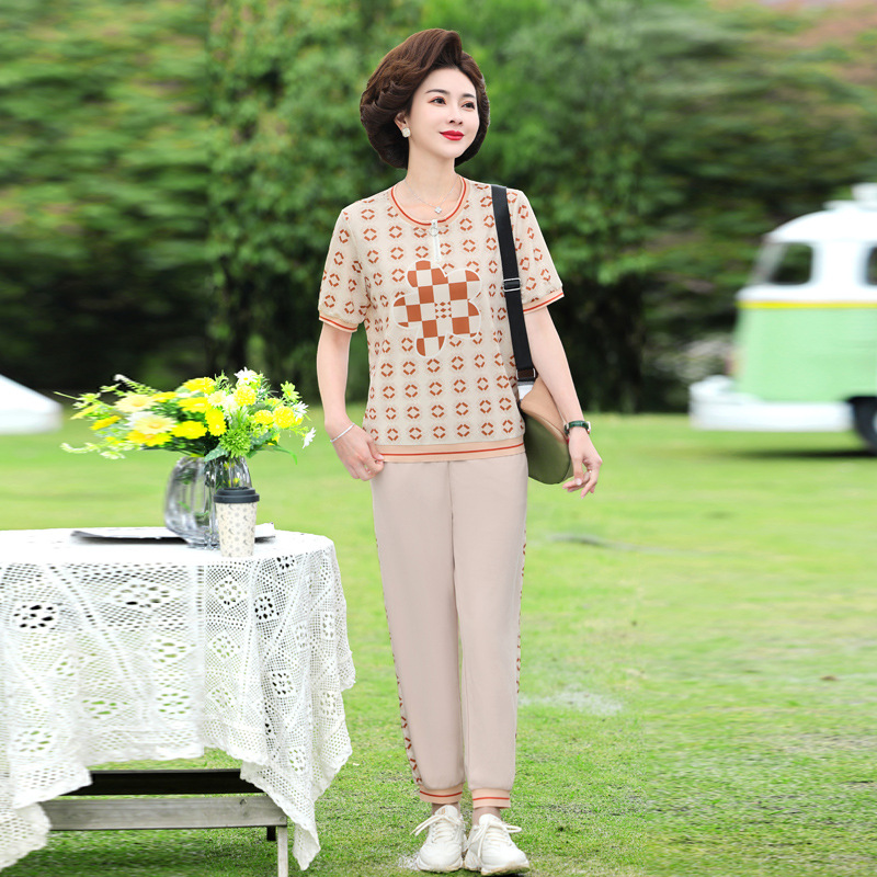 Mom's Summer Fashion Sportswear Suit Western Style 2024 New Middle-Aged and Elderly Women's Summer Wear Temperament Twinset