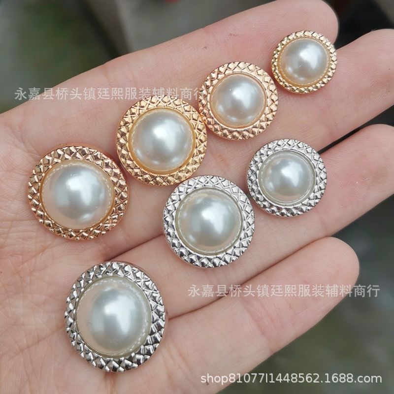 high-end women‘s all-matching sweater shirt round button metal alloy cardigan sweater button small pearl gold