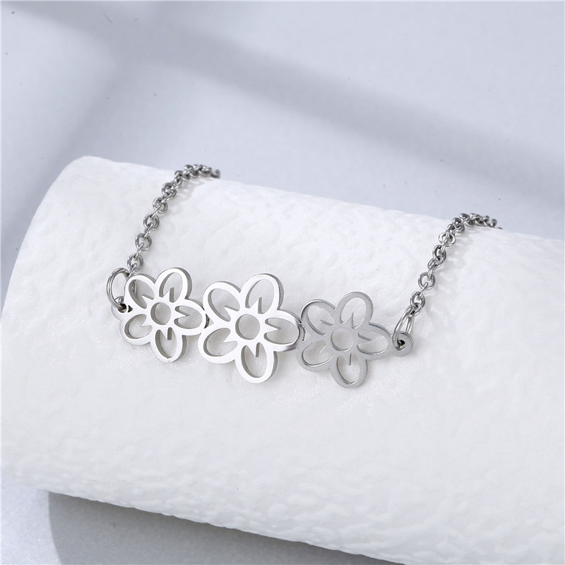 Amazon Ins Cold Style Flower Bracelet Cross-Border Popular Stainless Steel Hollow Small Flower Bracelet Hand Jewelry Wholesale