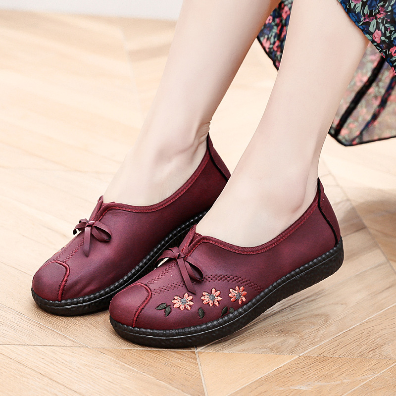 Old Beijing Cloth Shoes Middle-Aged and Elderly Mom Shoes Soft Bottom Non-Slip Women's Embroidered Shoes Waterproof Women's Soft Leather Surface Grandma Shoes Pumps