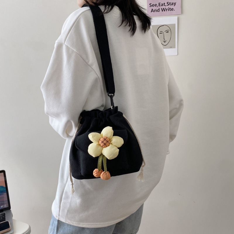 帆布挎包儿童流行小包包女森系法式甜美可爱萌萌花朵斜跨水桶包