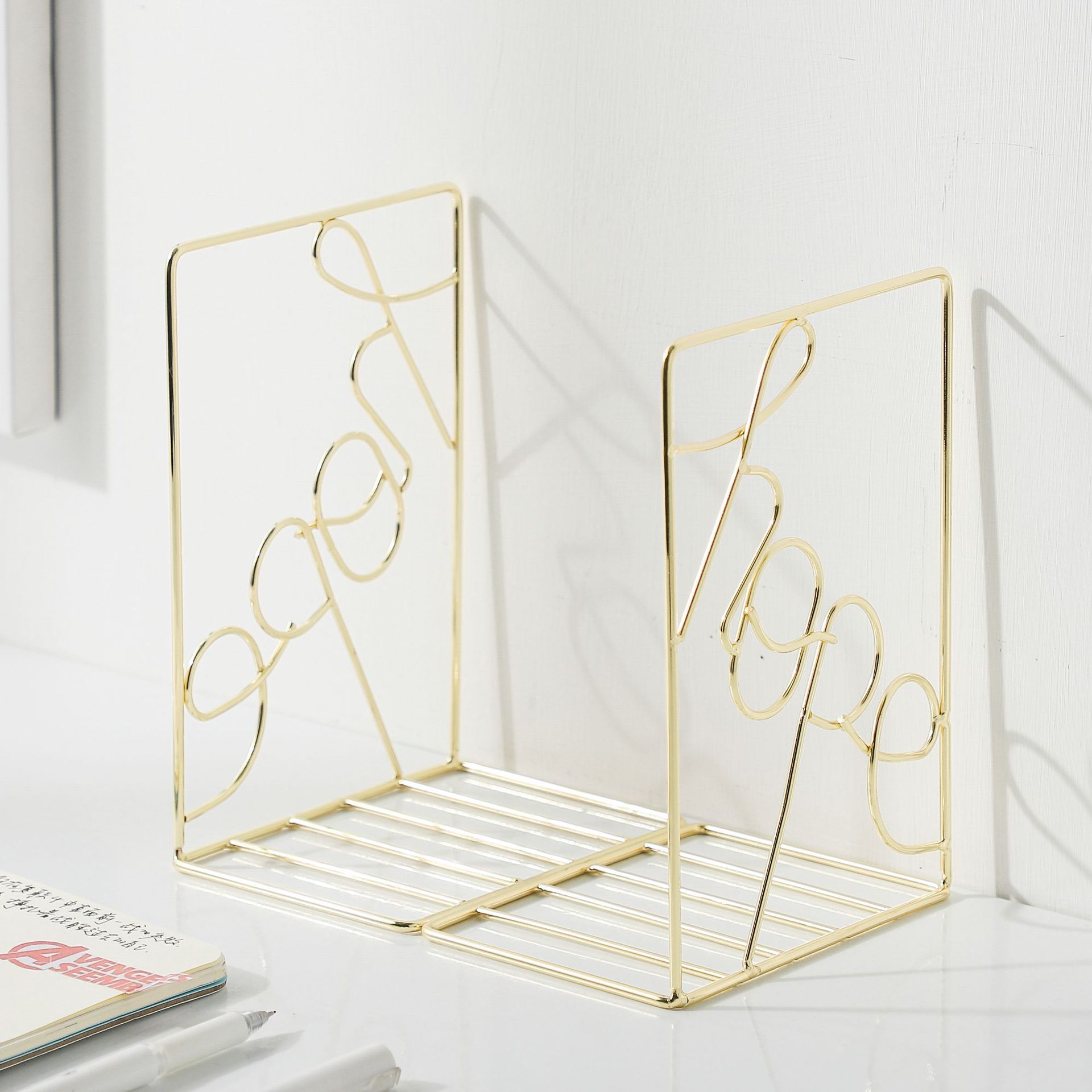 电镀玫瑰金铁艺l形书立