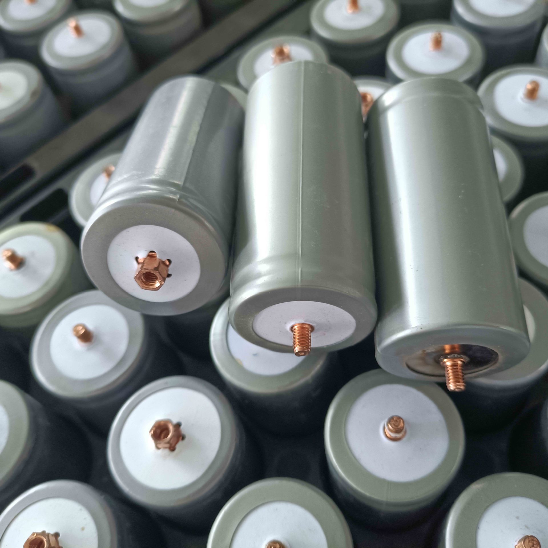 32650/32700铁锂电池3.2v 6000mah电动车太阳能路灯储能锂电池