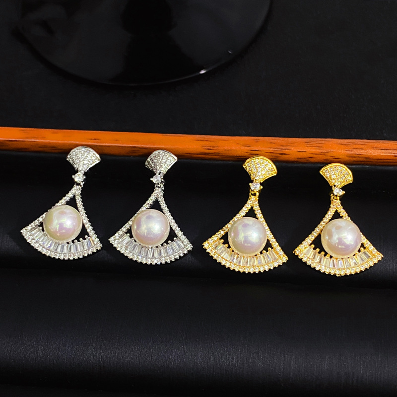 法式赫本风气质扇形珍珠耳钉港风感轻奢小裙子耳环复古耳饰品