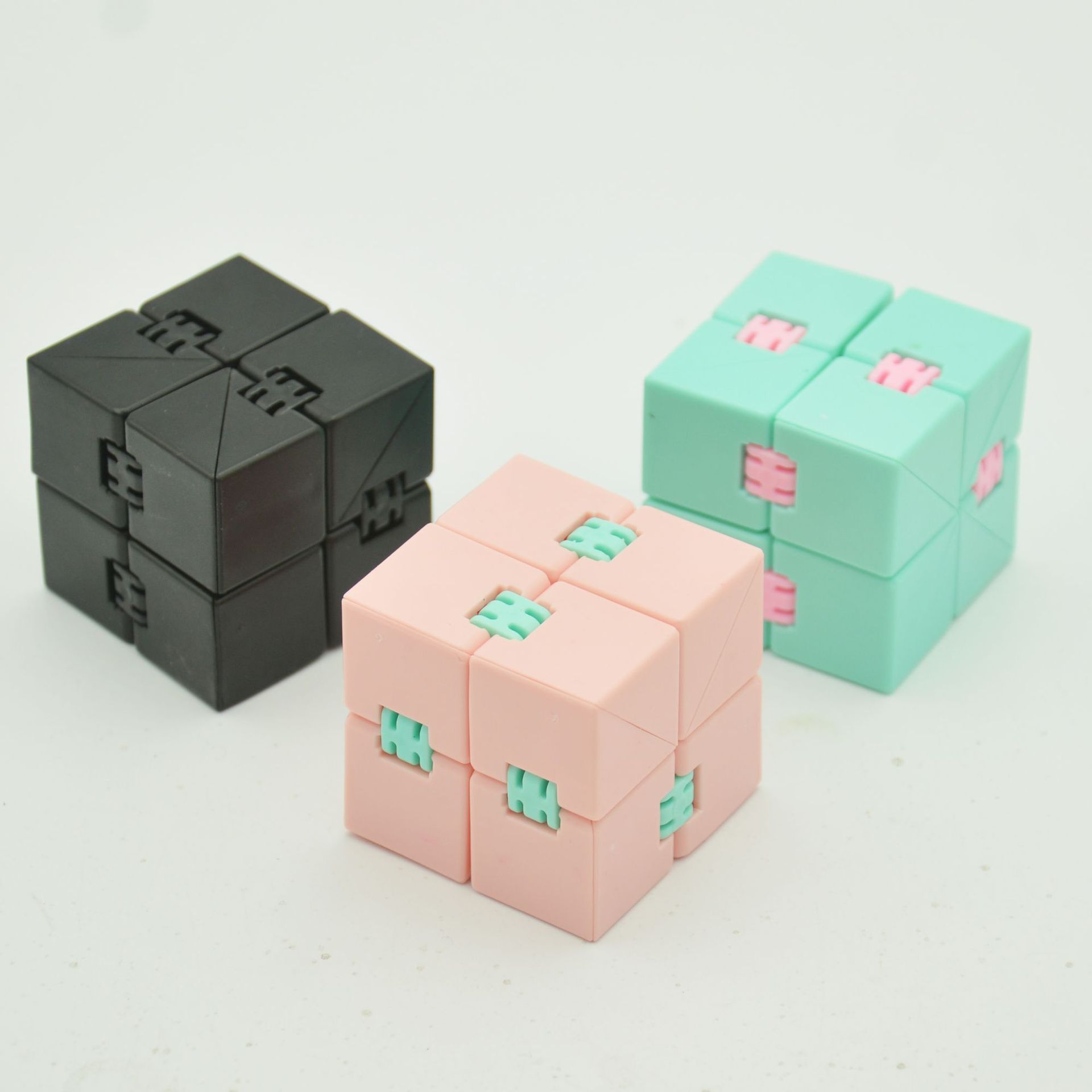 【黄麻麻】无限魔方跨境热销创意翻转解压方块二阶魔方异形玩具