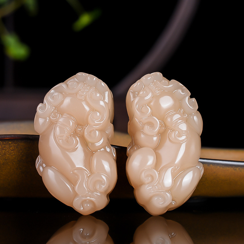 和田玉糖料貔貅吊坠且末料项链外蒙料玉石皮丘霸王貔恘挂件玉佩