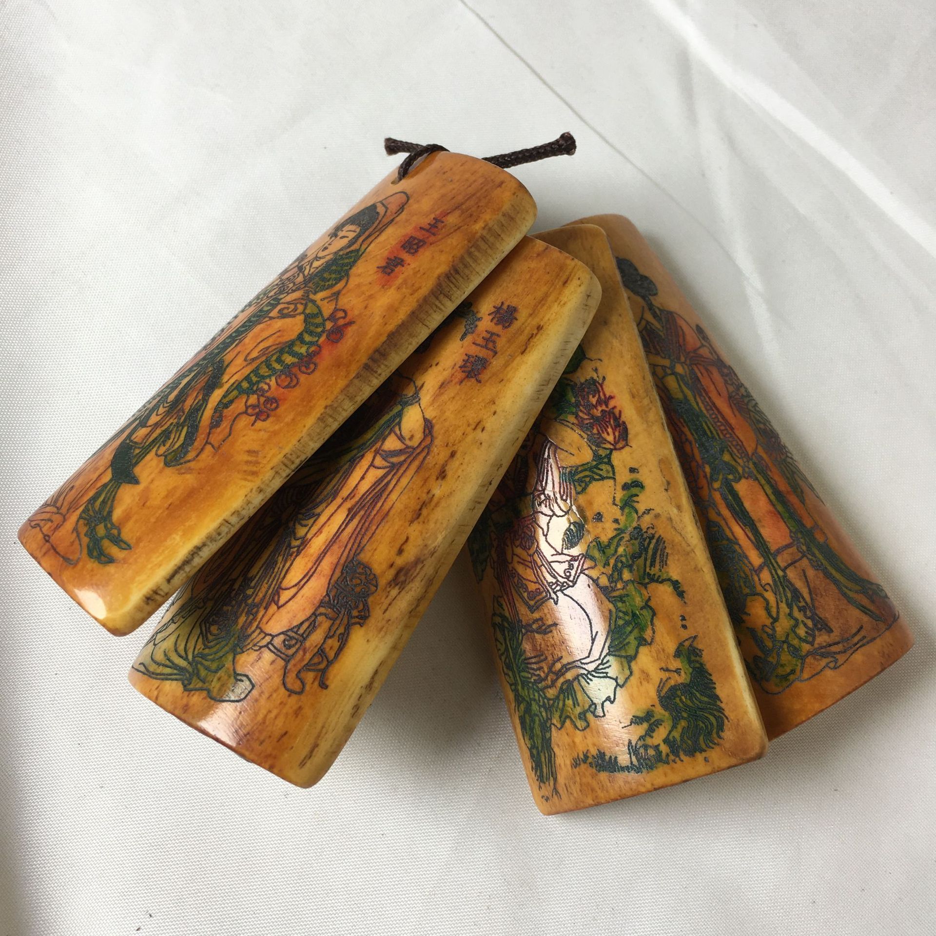 古玩杂项批发收藏做旧骨雕工艺品四大美女彩绘牌子c区26号