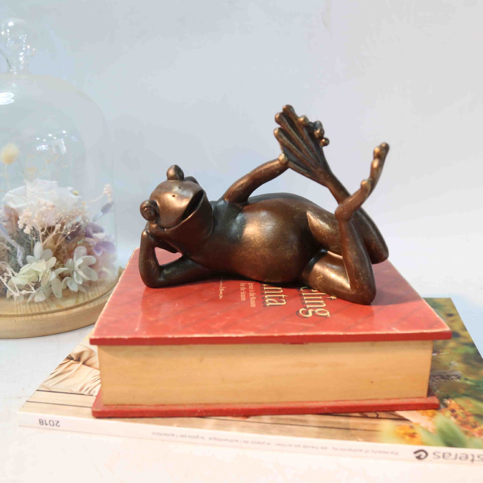 欧式动物树脂古铜色侧躺瑜伽青蛙桌面家居装饰摆件橱窗拍照工艺品