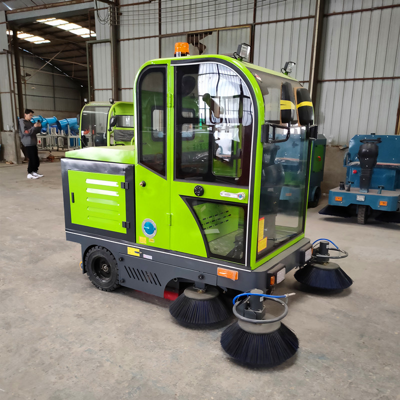 供应小型洒水清扫车 大型购物商场清洁吸尘扫地机 电动垃圾扫地车