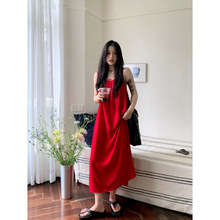 法式红色吊带连衣裙女夏季2024新款辣妹显瘦海边度假风气质长裙子