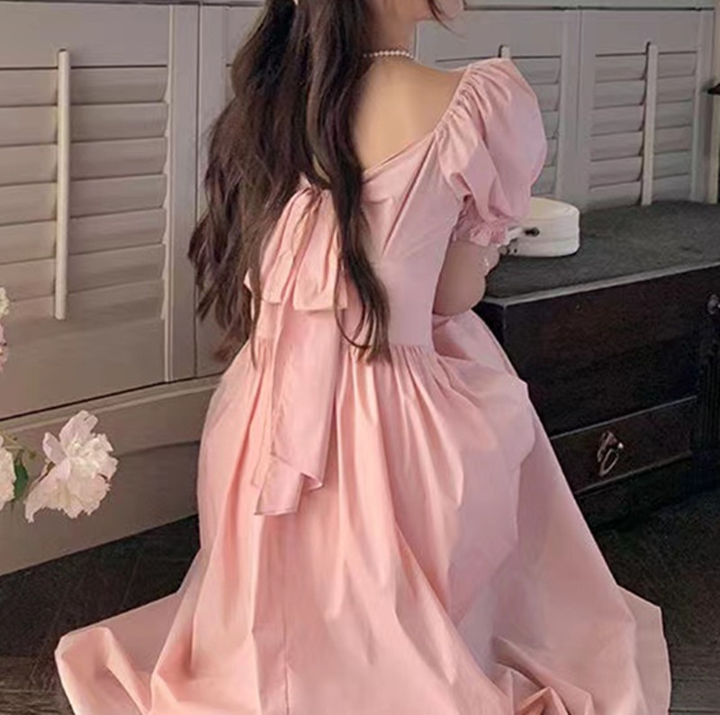 网红款法式方领粉色连衣裙女夏中长款露背蝴蝶结甜美风泡泡袖裙子