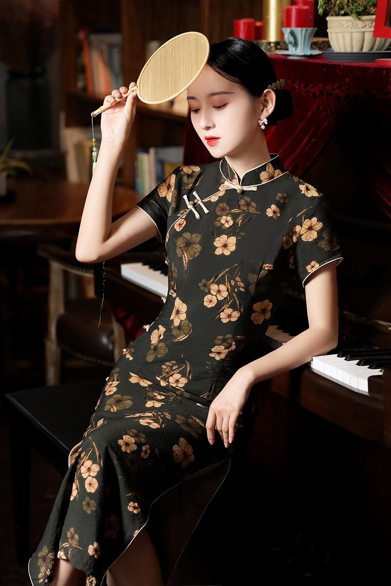 2021年夏装新款修身显瘦复古黑色立领印花年轻款显白八角扣旗袍女