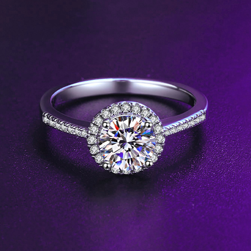 正品d色莫桑石钻戒女纯银1克拉豪华圆包豪镶求婚结婚戒指工厂批发