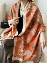 野性波西米亚风斑马纹橙色披肩女秋冬出游百搭多功能保暖围巾双面