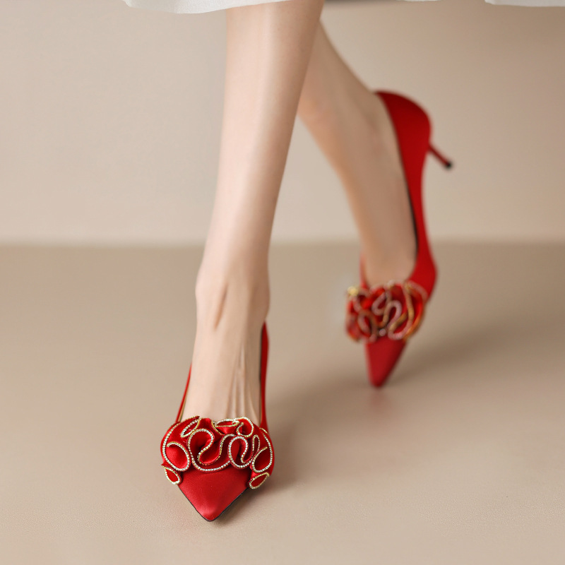一代佳人淑女风水钻尖头床上高跟鞋女性感宴会细跟单鞋红色婚鞋