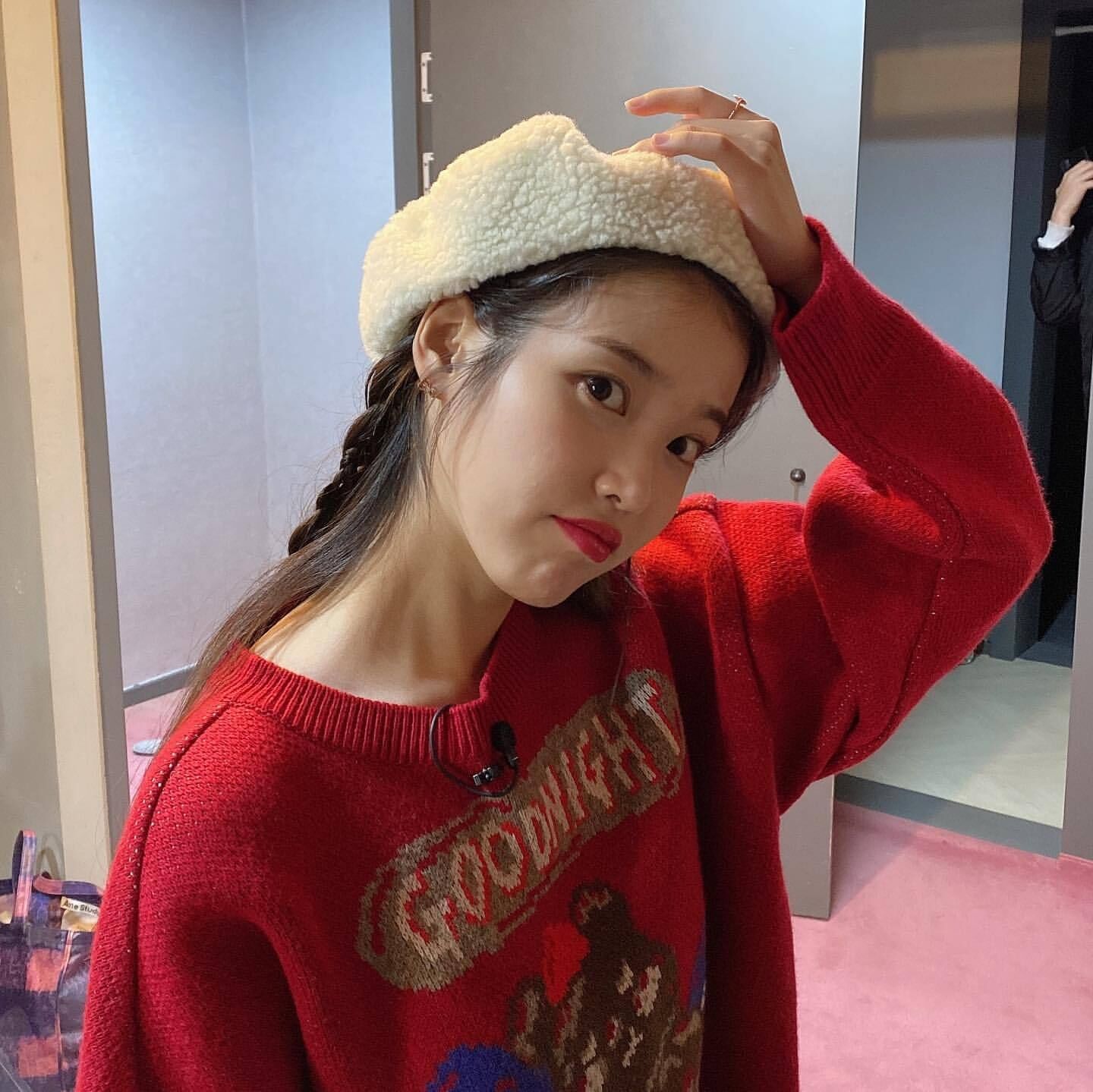 iu李知恩红色圣诞新年套头毛衣女2021年秋冬季新款宽松外穿慵懒风