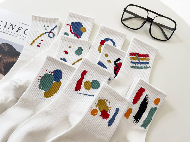 白色涂鸦女袜子女中筒ins潮流简约秋冬款韩版学院风运动长筒棉袜