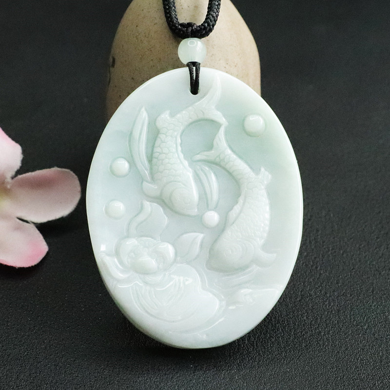 荷叶鱼翡翠挂件