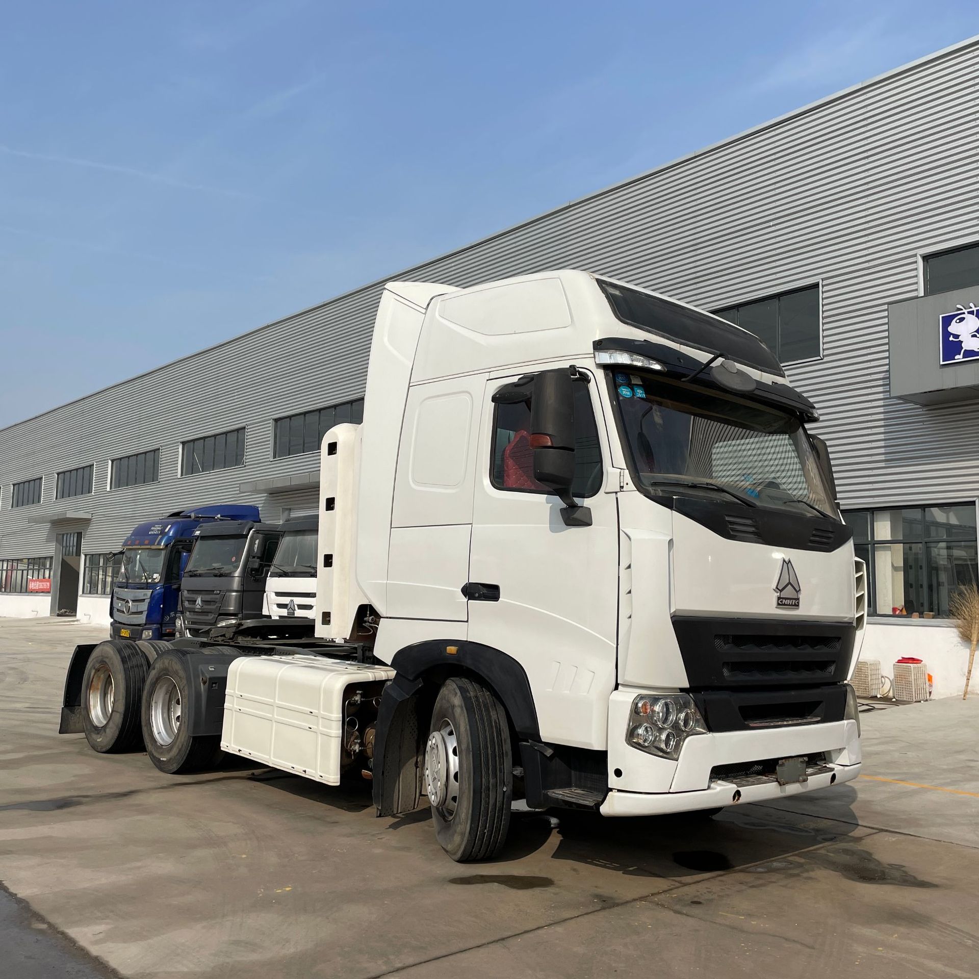 厂家直销豪沃howo天然气cng牵引卡车420马力专注出口车低价销售