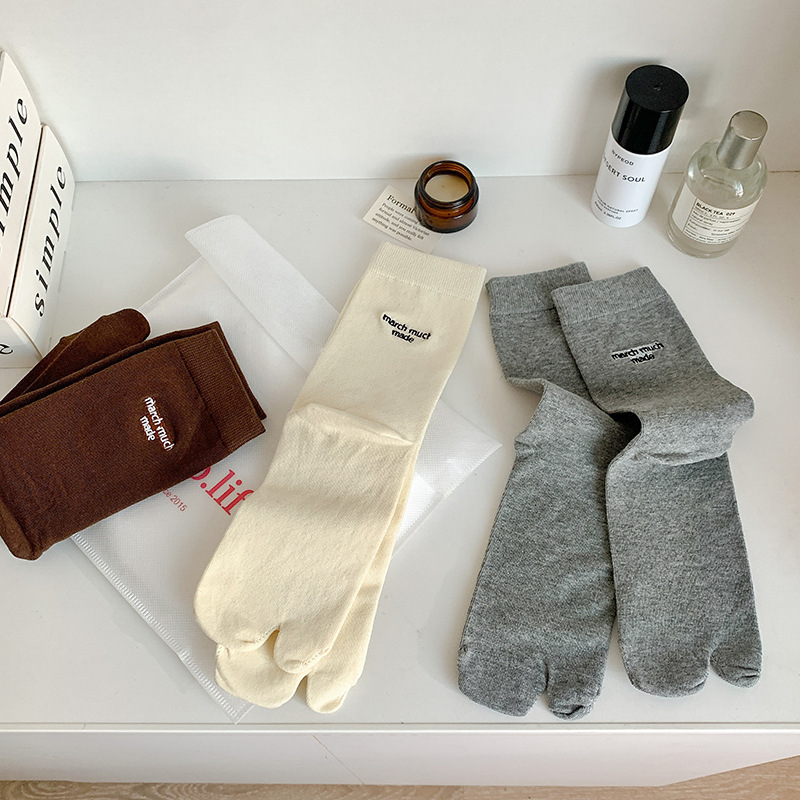 分趾袜 创意袜子女ins韩国春秋网红款无骨中筒袜后跟字母刺绣女袜