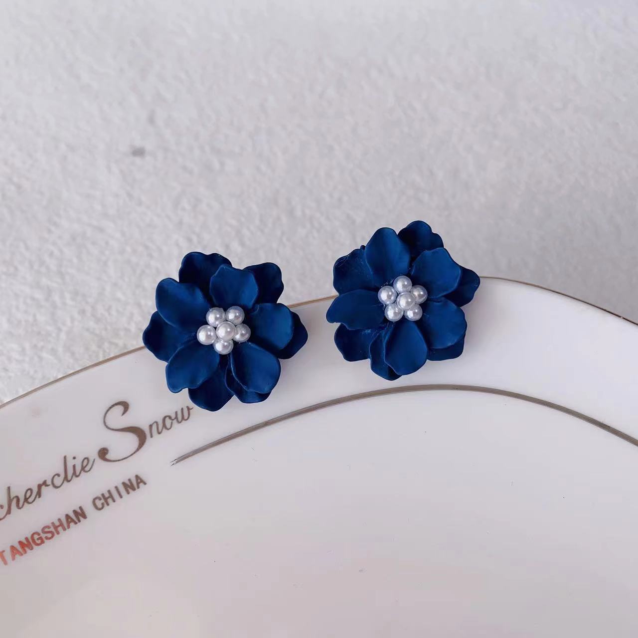 Korean Style Blue Flower Pearl Earrings Retro Gentle Elegant Ear Studs Earrings Summer Mosquito Coil Non-Piercing Ear Clip