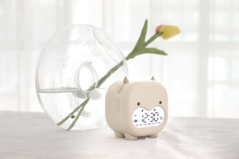 呆呆牛闹钟充电版语音播报彩色氛围灯倒计时温度显示贪睡闹铃