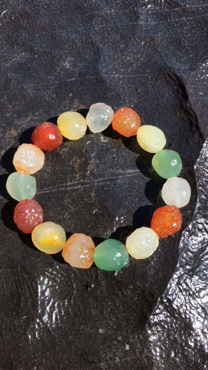 批发阿拉善戈壁原石玛瑙彩色手串饰品