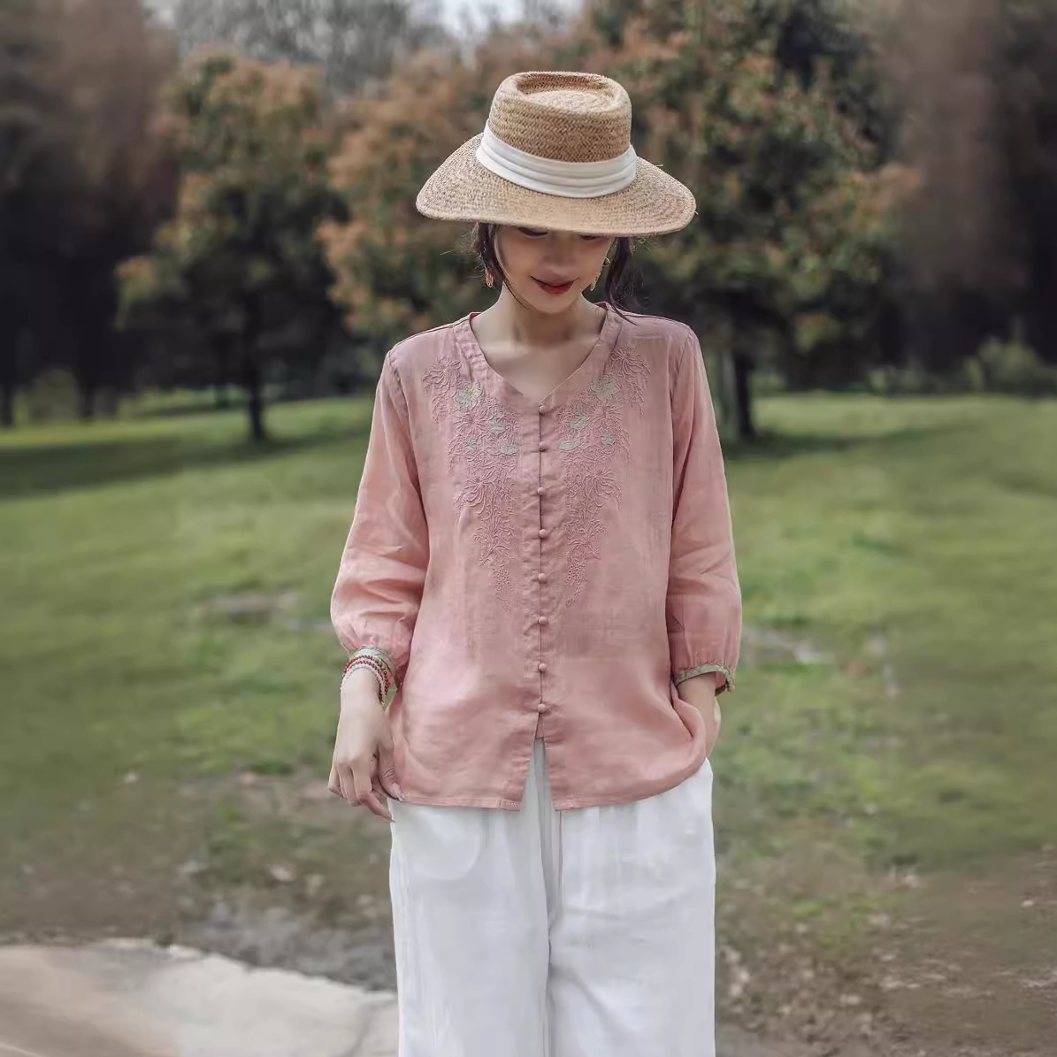 24夏季新款百搭纯色苎麻开衫上衣女宽松文艺复古刺绣短袖v领衬衫