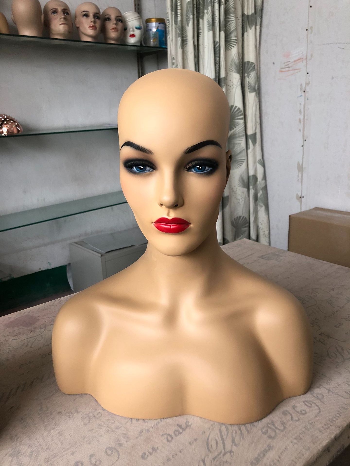 欧美模特头双肩女款亚光金色肤色展示假发围巾帽子道具模型头