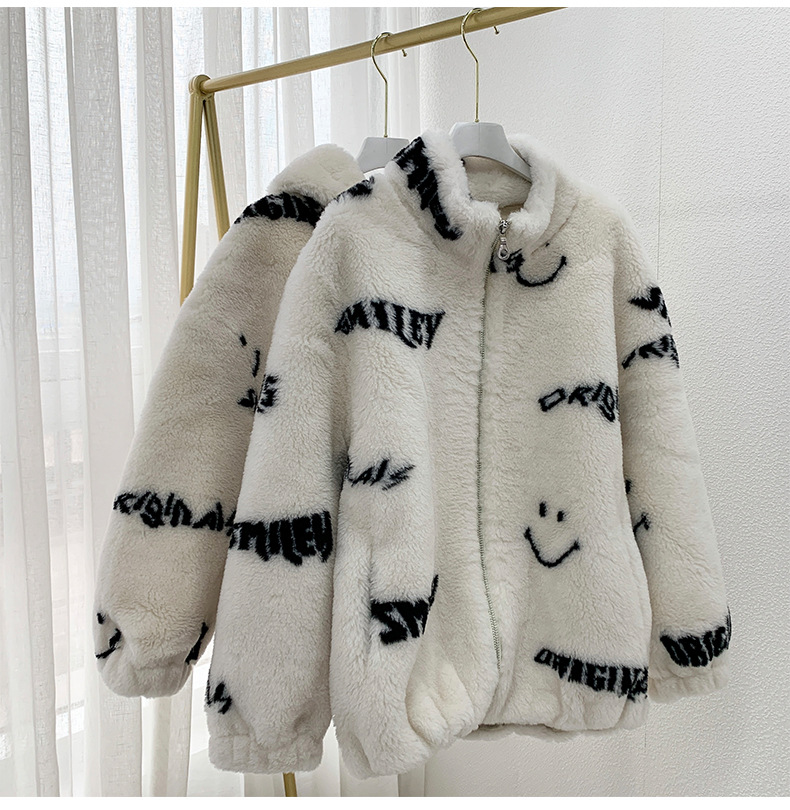 涂鸦式字母笑脸印花 羊羔绒麂皮绒皮毛一体外套