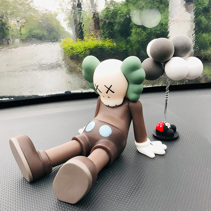 卡通kaws考斯手办网红潮流公仔汽车摆件创意个性车载车内装饰用品