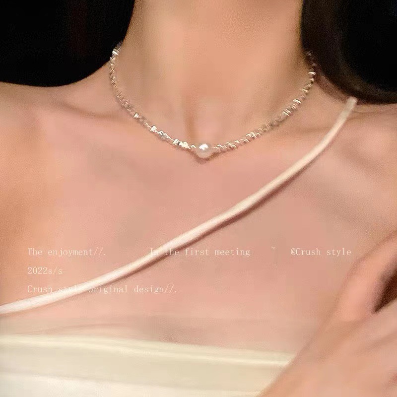 High-Grade Light Luxury Temperament Titanium Steel Necklace Internet Hot Super Flash Pendant Niche Fashion Short Pearl Necklace Accessories
