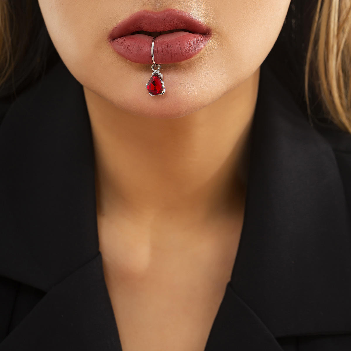 欧美跨境饰品 创意个性水滴型仿钻吊坠唇钉 甜酷辣妹穿刺唇环唇饰