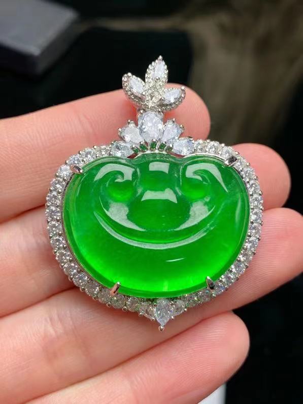 批发缅甸冰种帝王绿大如意吊坠镶嵌翡阳绿翡翠挂件女士气质毛衣链