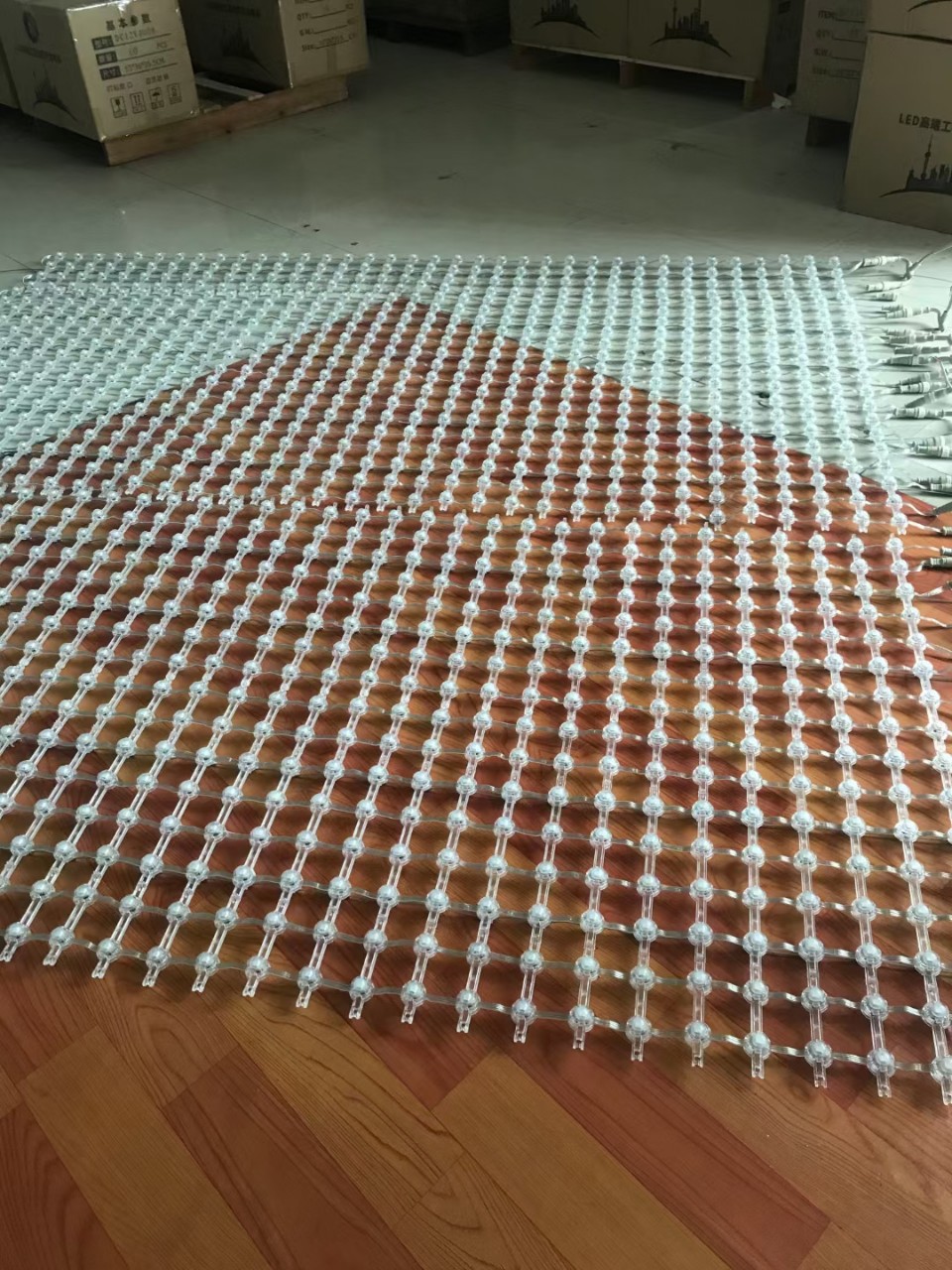 led网格屏幕户外防水超薄透明轻特点可放视频文字图案厂家批发