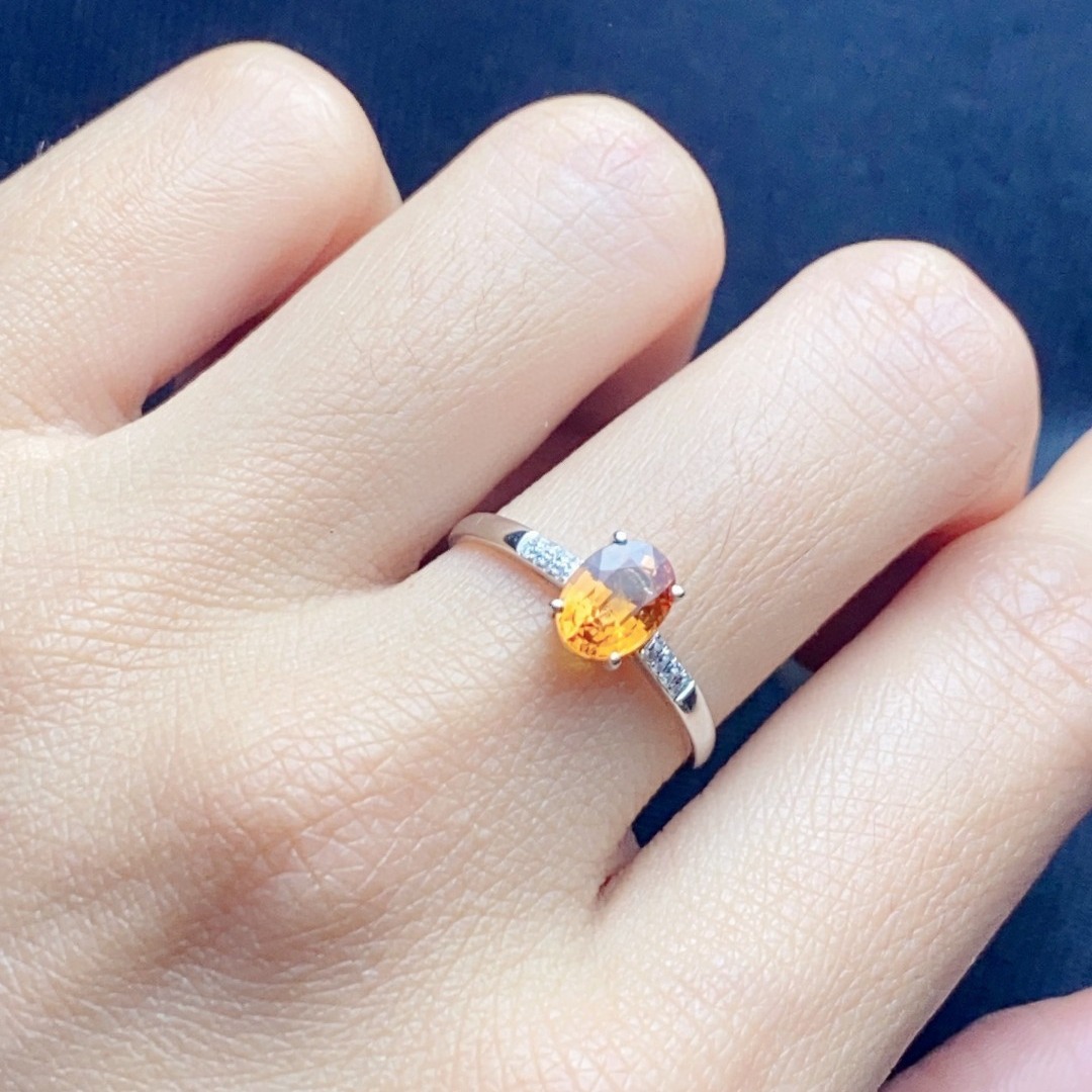 福贝钻珠宝 18k金镶黄蓝宝石金光色戒指总重1.13克石重0.