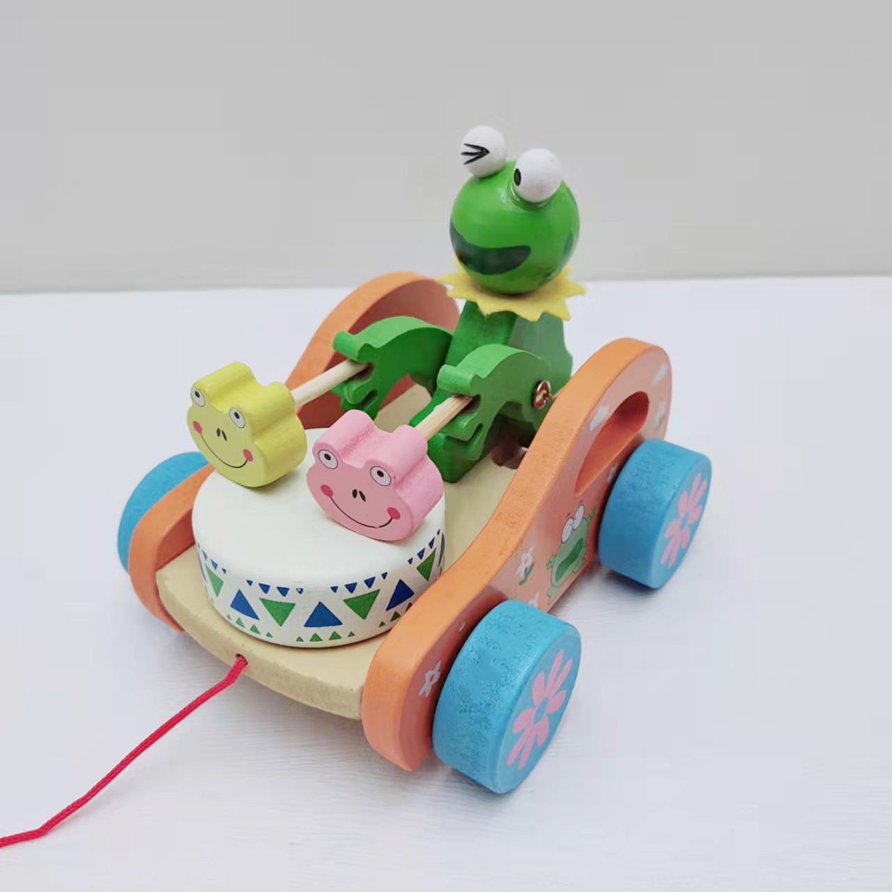 批发热卖 精美木制动物拉车 绿豆青蛙打鼓拉车 木质旅游工艺品