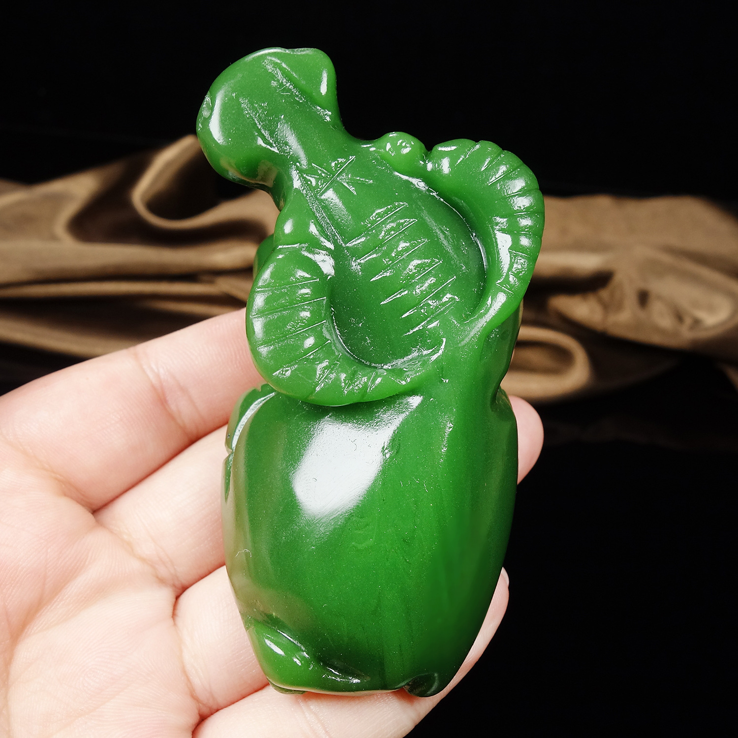 新疆和田玉手把件碧玉生肖牛把件 玉石生肖牛手把件本命年牛把玩