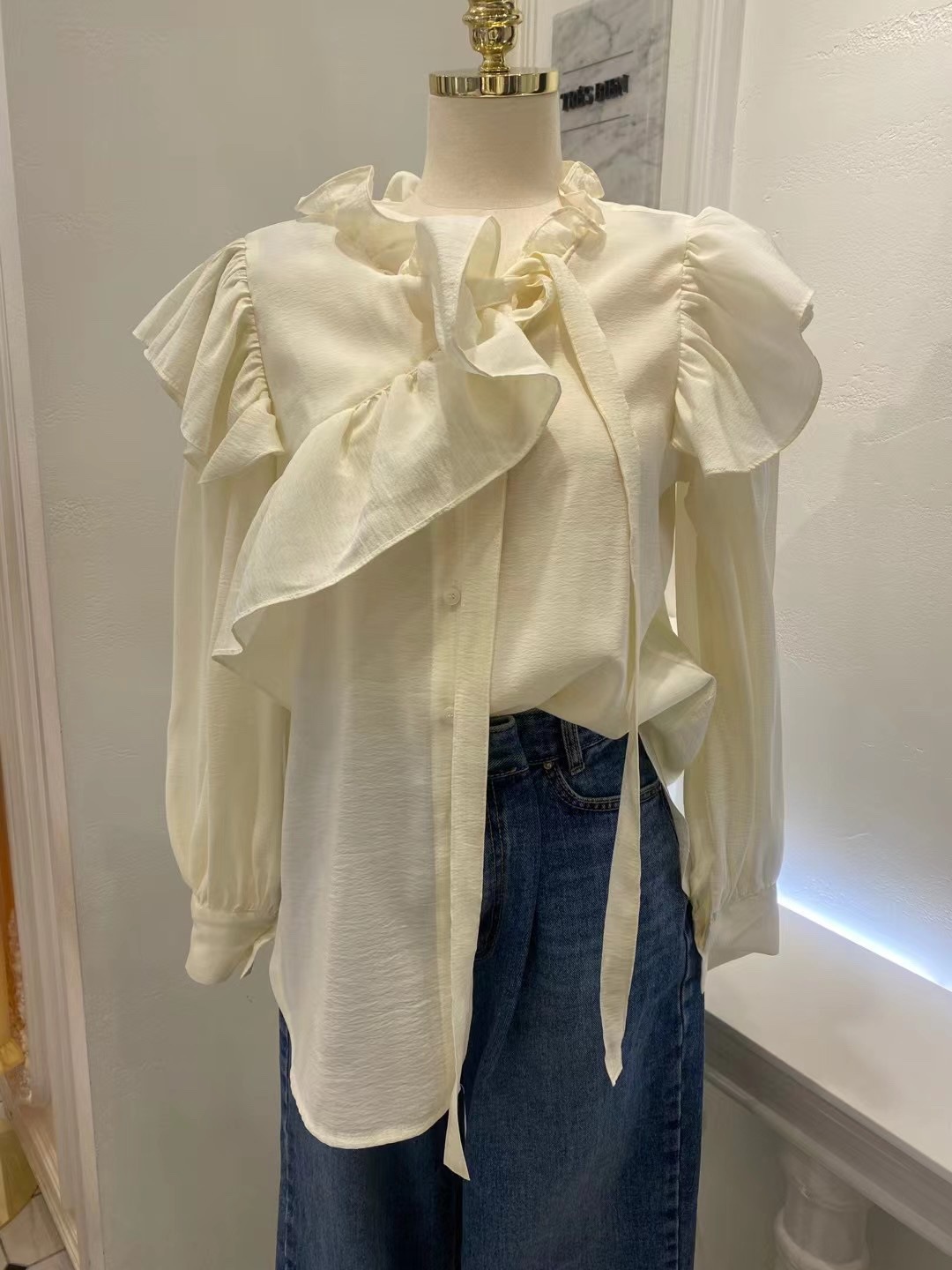 韩国东大门2022春新款设计感小众纯色木耳边荷叶边长袖衬衫女潮