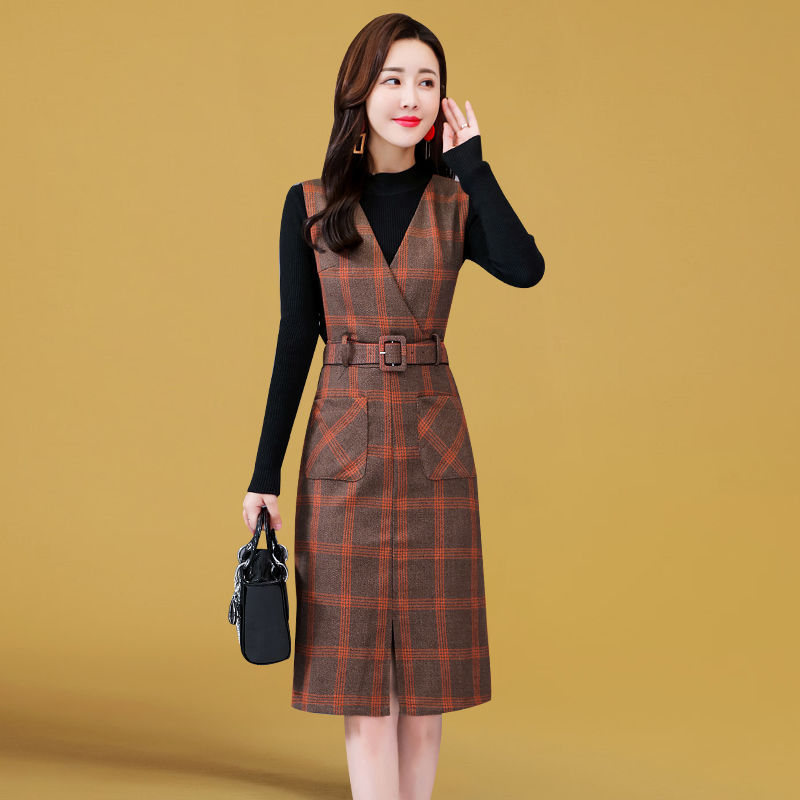 毛呢背带连衣裙女秋冬新款名媛气质女神洋气减龄显瘦背心裙两件套