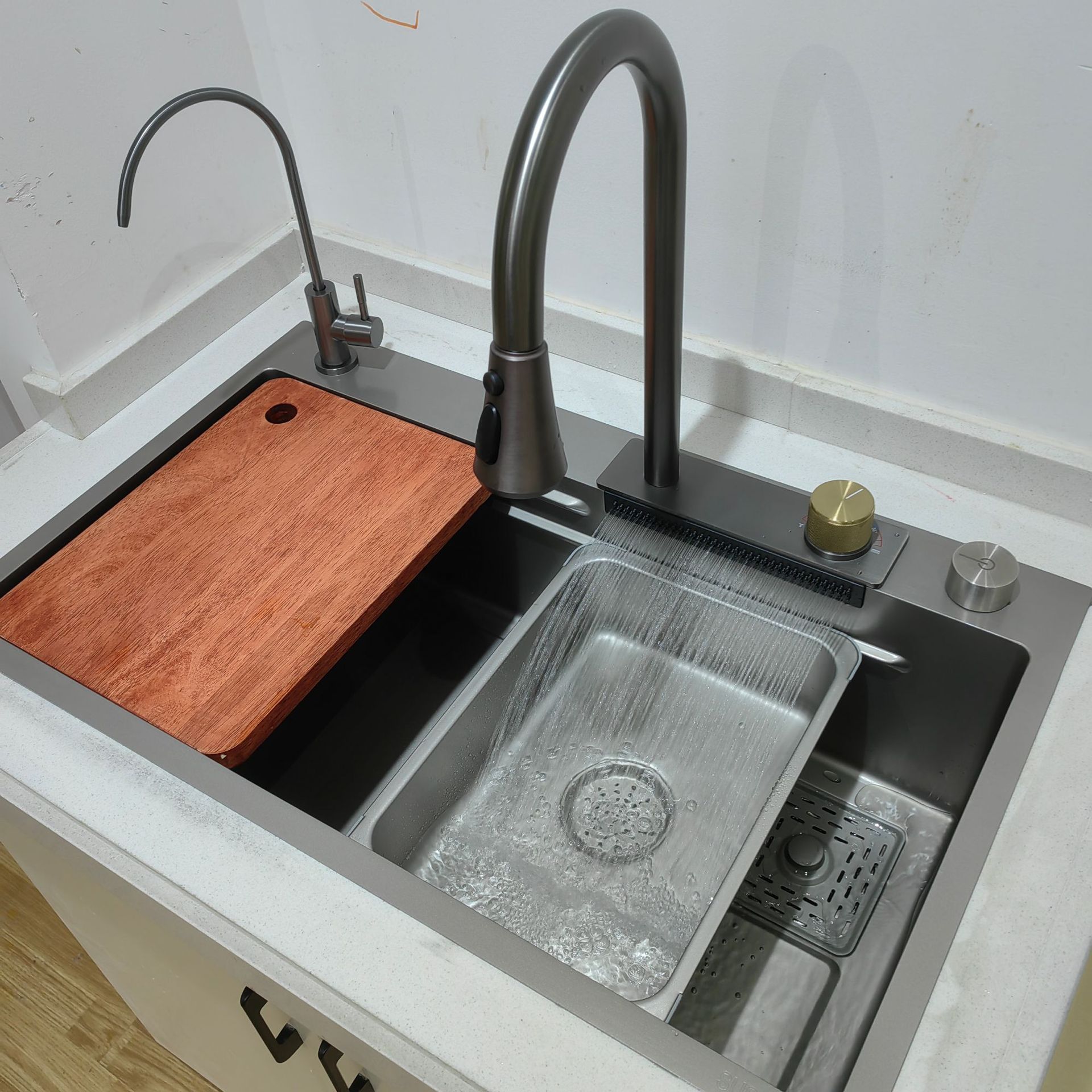 sus304不锈钢飞雨水槽厨房洗菜盆大单槽枪灰色瀑布龙头洗碗槽加厚