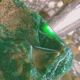 天然非洲绿翠玉原石独龙玉翡翠摆件玉石雕刻观赏石玉髓吊坠原毛料