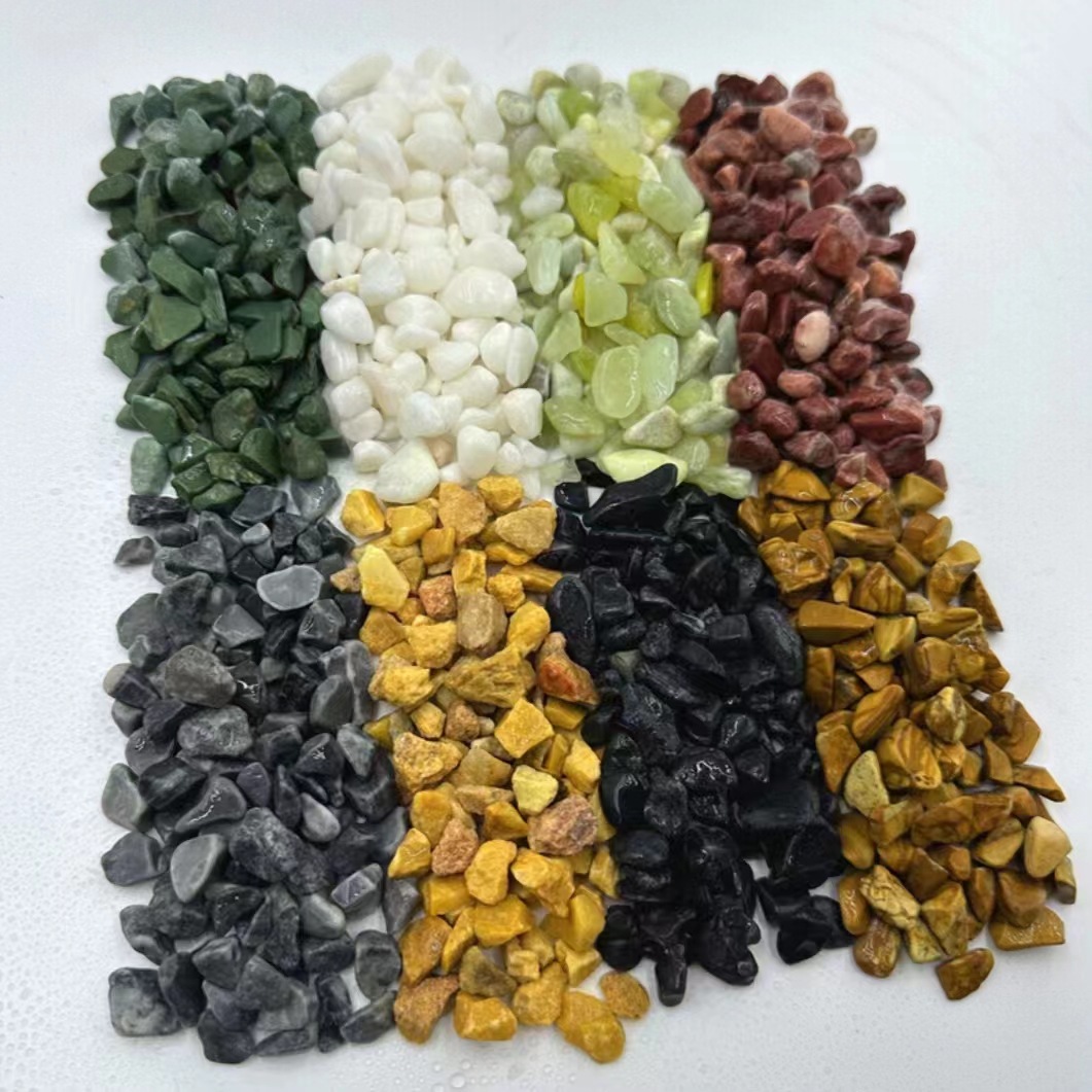 现货供应地面用五彩石子透水地坪胶粘石彩色路面水洗石机制鹅卵石