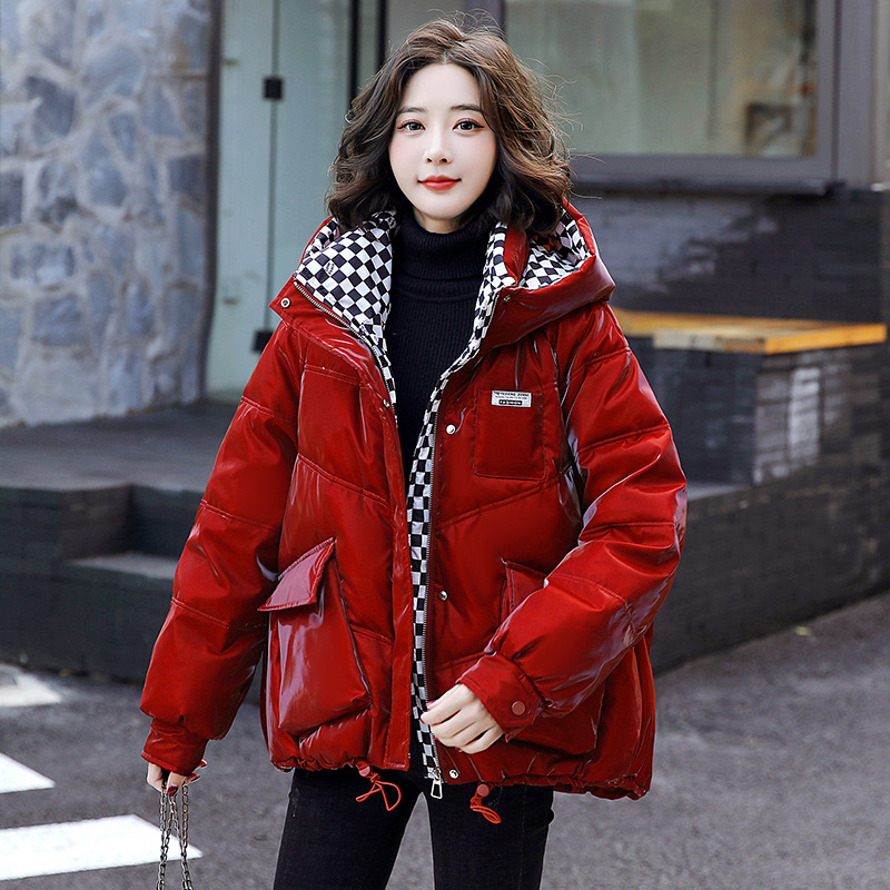 红色亮面羽绒服女短款亮皮洋气时尚加厚保暖2021新款冬免洗白鸭绒