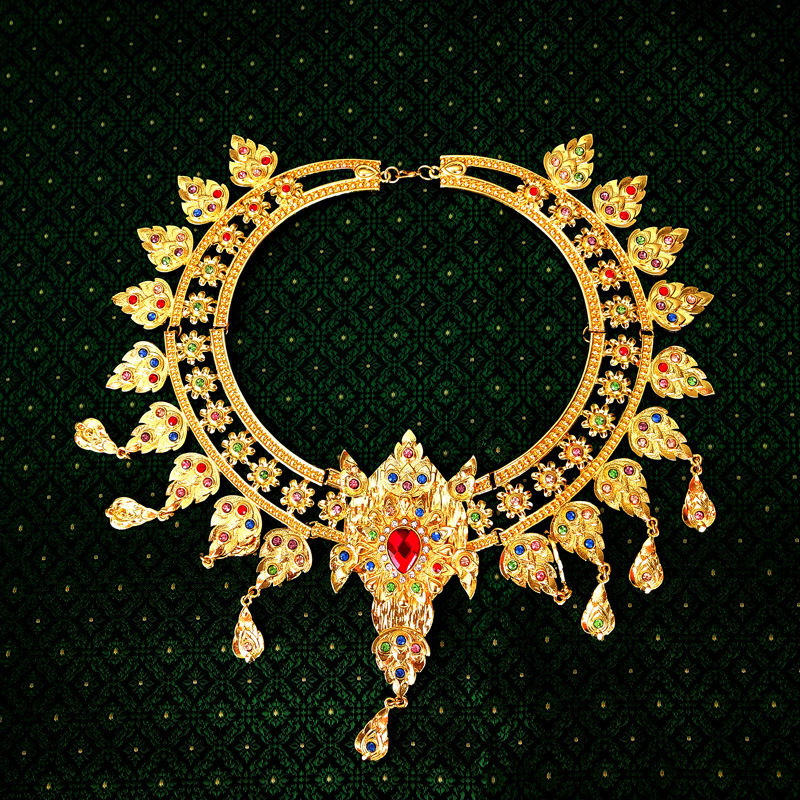 泰国宝塔皇冠影楼拍摄傣族女装服装配饰选美金色银色头饰告庄旅拍