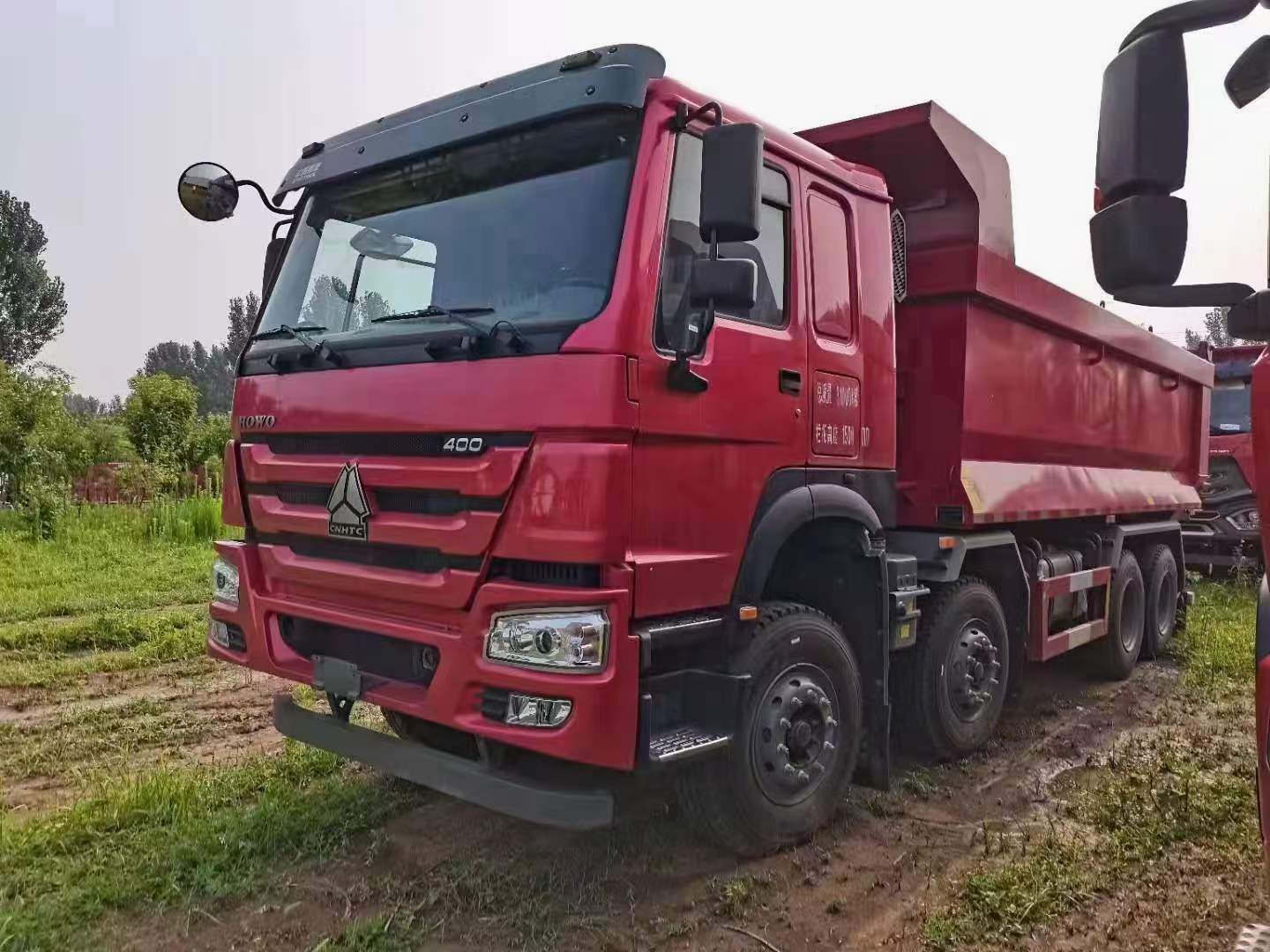 中国重汽 8x4驱动   豪沃  前四后八 u型厢自卸车 6.5米新火红